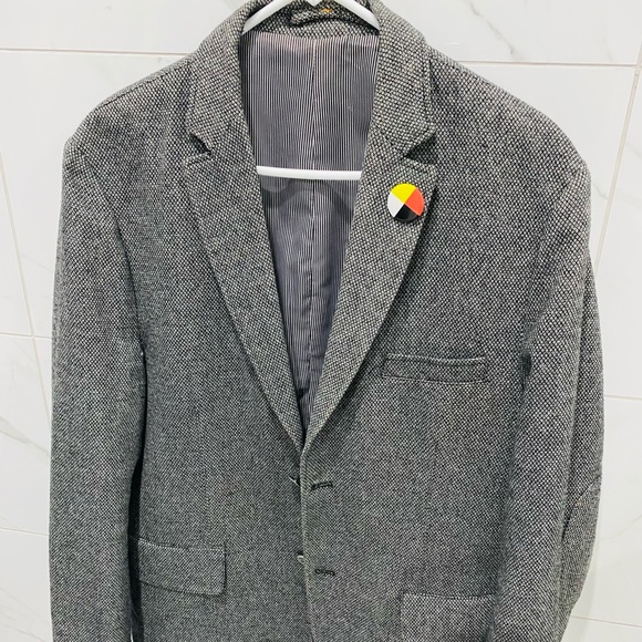 Like New - beautiful Gray Blazer - Picture 2 of 5
